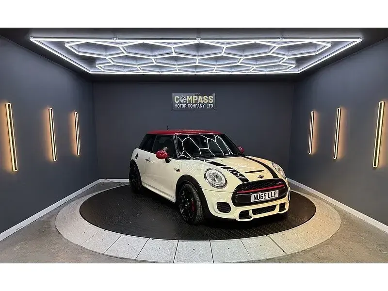 Used Mini John Cooper Works Hatch 231 HP (169 kW) 2015 White Hatchback