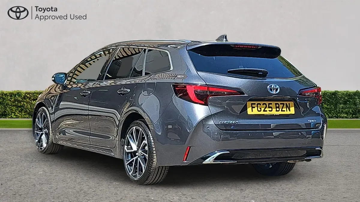 Used Toyota Corolla 140 HP (102 kW) 2025 Decuma grey Estate