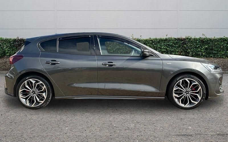 Second-hand Ford Focus ST-Line X 125 CP (91 kW) 2023 Gri Hatchback