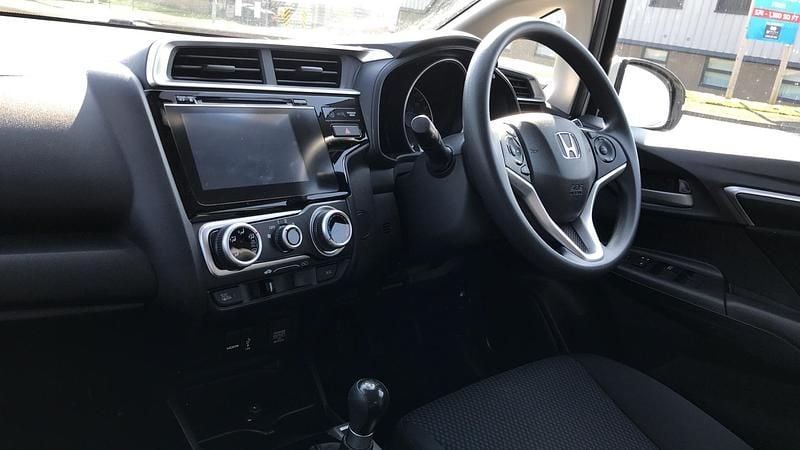 Used Honda Jazz SE 102 HP (75 kW) 2019 White Hatchback