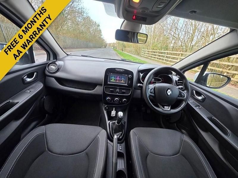 Used Renault Clio IV Dynamique 75 HP (55 kW) 2017 White Hatchback
