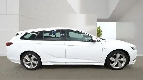 Used Vauxhall Insignia SRi 2017 White Estate