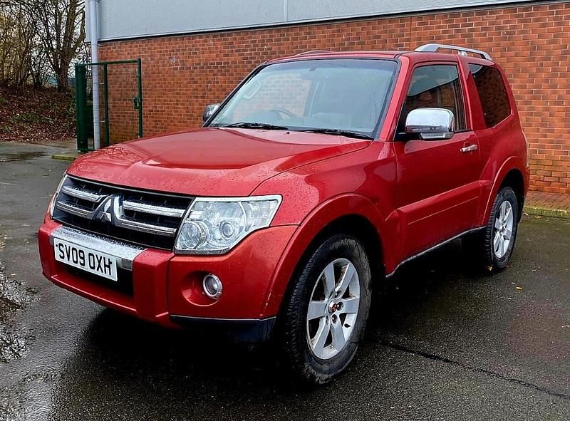 Red Used 2009 Mitsubishi Shogun Warrior SUV | £3,995 (Good price) - Image 1/4