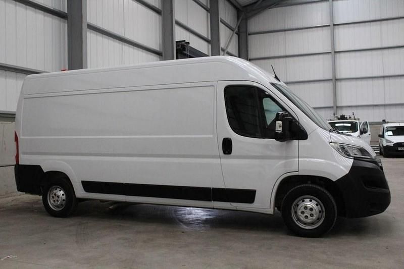 Used Vauxhall Movano 140 HP (102 kW) 2022 White