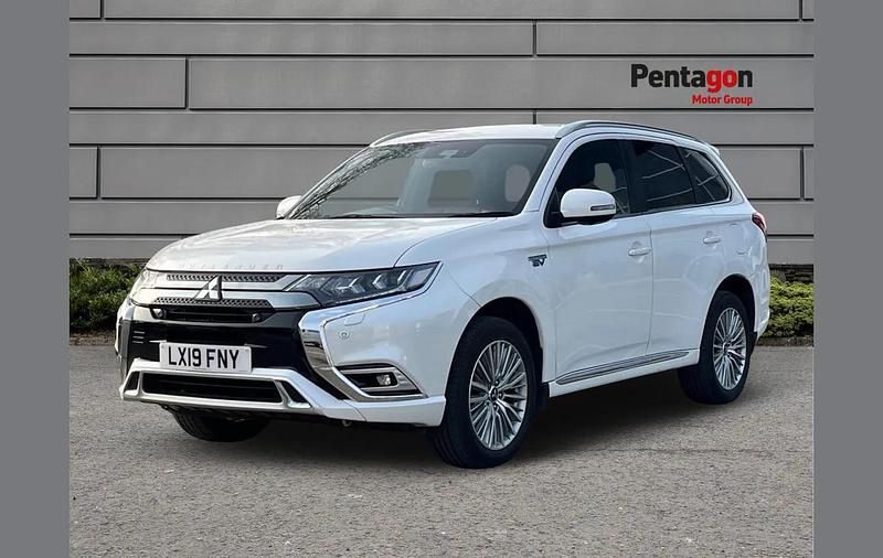 Used Mitsubishi Outlander P-HEV 174 HP (127 kW) 2019 White SUV