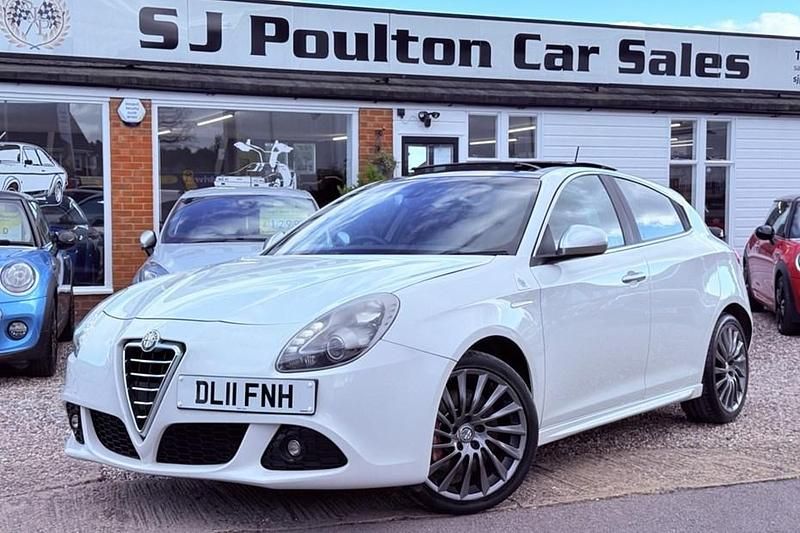Used Alfa Romeo Giulietta 235 HP (172 kW) 2011 White Hatchback