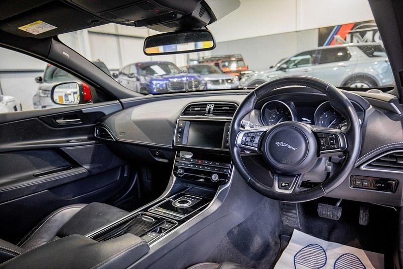 Used Jaguar XE R-Sport 180 HP (132 kW) 2018 Red Sedan