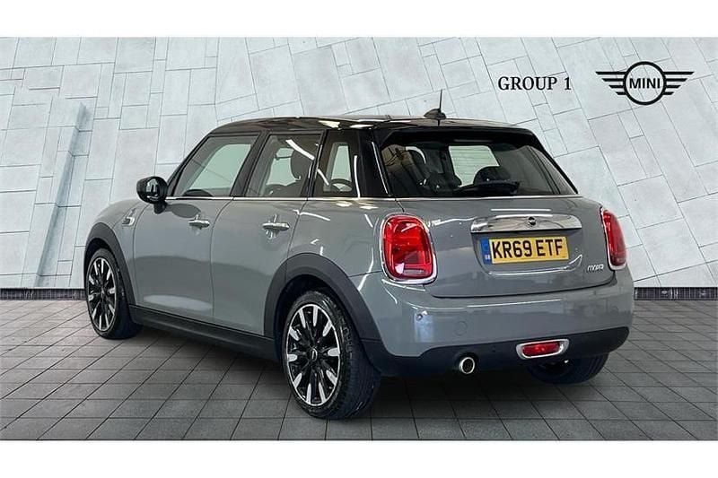 Begagnad Mini Cooper Exclusive 136 HK (100 kW) 2019 Grå Halvkombi