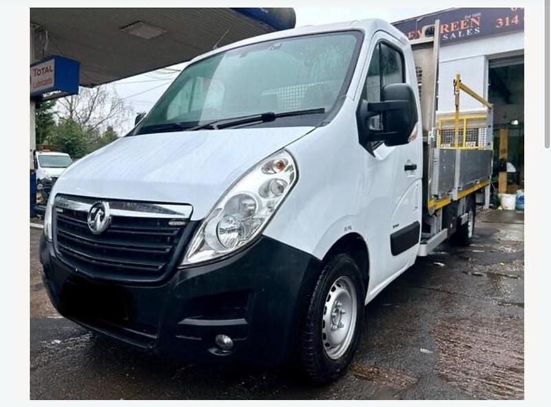 White Used 2018 Vauxhall Movano MPV | £6,990 (Good price) - Image 1/4