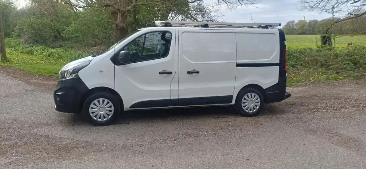 Second-hand Vauxhall Vivaro 2017 Alb