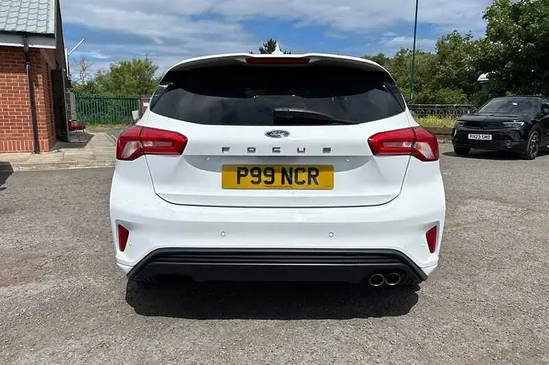 Used Ford Focus ST-Line 125 HP (91 kW) 2019 White Hatchback