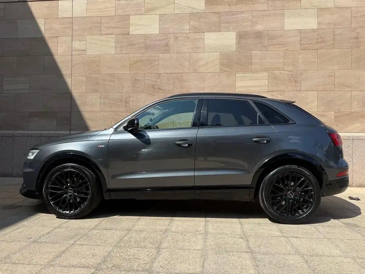 Used Audi Q3 Black Edition 184 HP (135 kW) 2017 Grey SUV