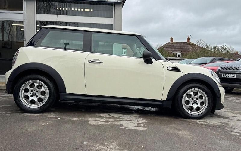 Used Mini ONE Hatch 98 HP (72 kW) 2013 White Hatchback