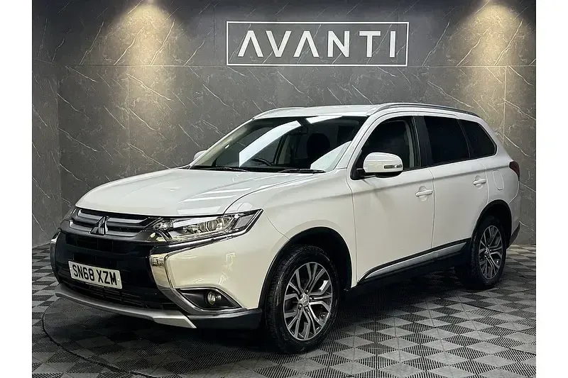 Used Mitsubishi Outlander 150 HP (110 kW) 2018 White SUV