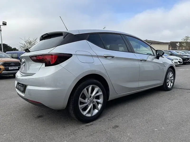 Used Vauxhall Astra Business Edition 103 HP (75 kW) 2020 Silver Hatchback