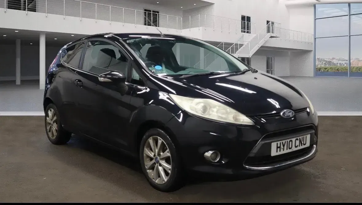 Begagnad Ford Fiesta Zetec 82 HK (60 kW) 2010 Svart Halvkombi