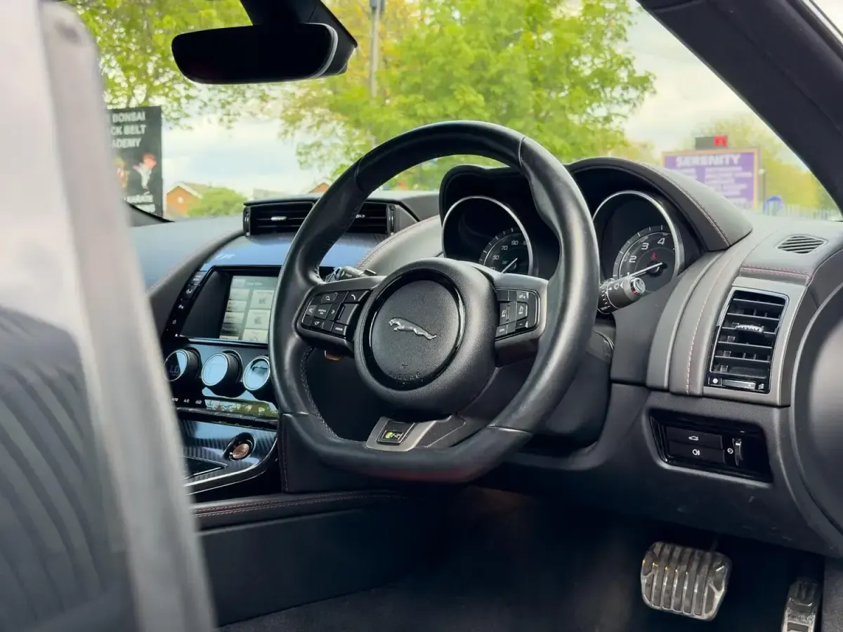 Usado Jaguar F-Type R 2014 Cinzento Coupé