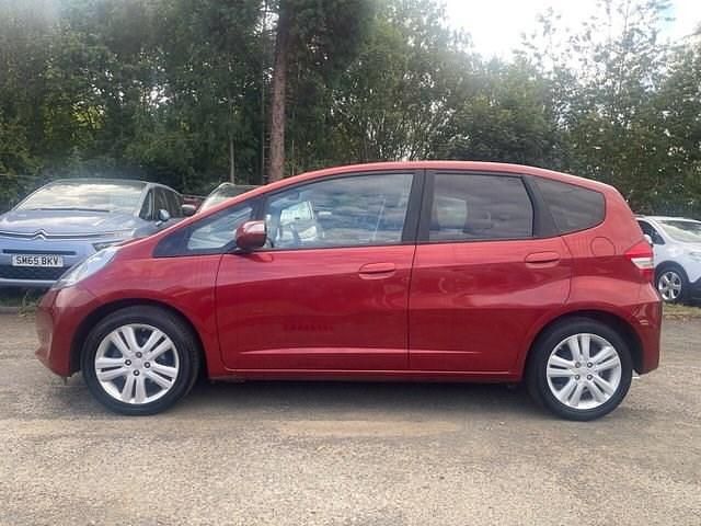 Used Honda Jazz ES 99 HP (72 kW) 2015 Red Hatchback