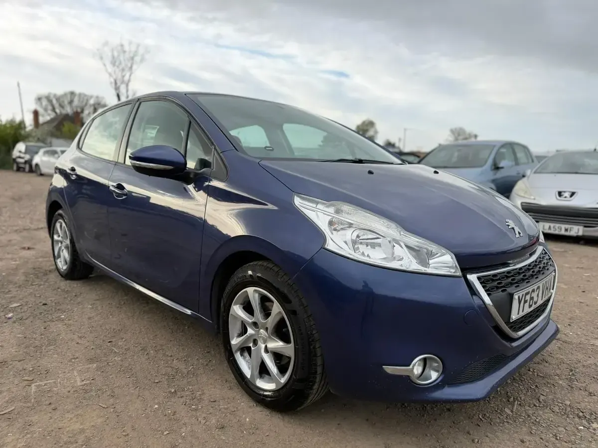 Usado Peugeot 208 Active 82 HP (60 kW) 2013 Azul Citadino