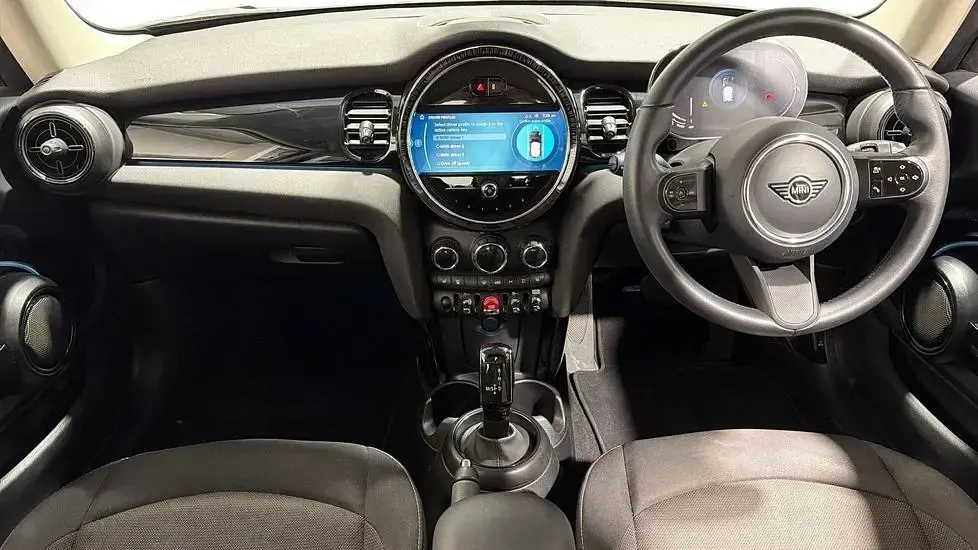 Used Mini Cooper Classic 134 HP (98 kW) 2024 Silver Hatchback