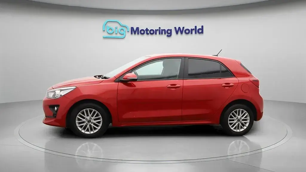 Używany Kia Rio 99 KM (72 kW) 2022 Czerwony Hatchback