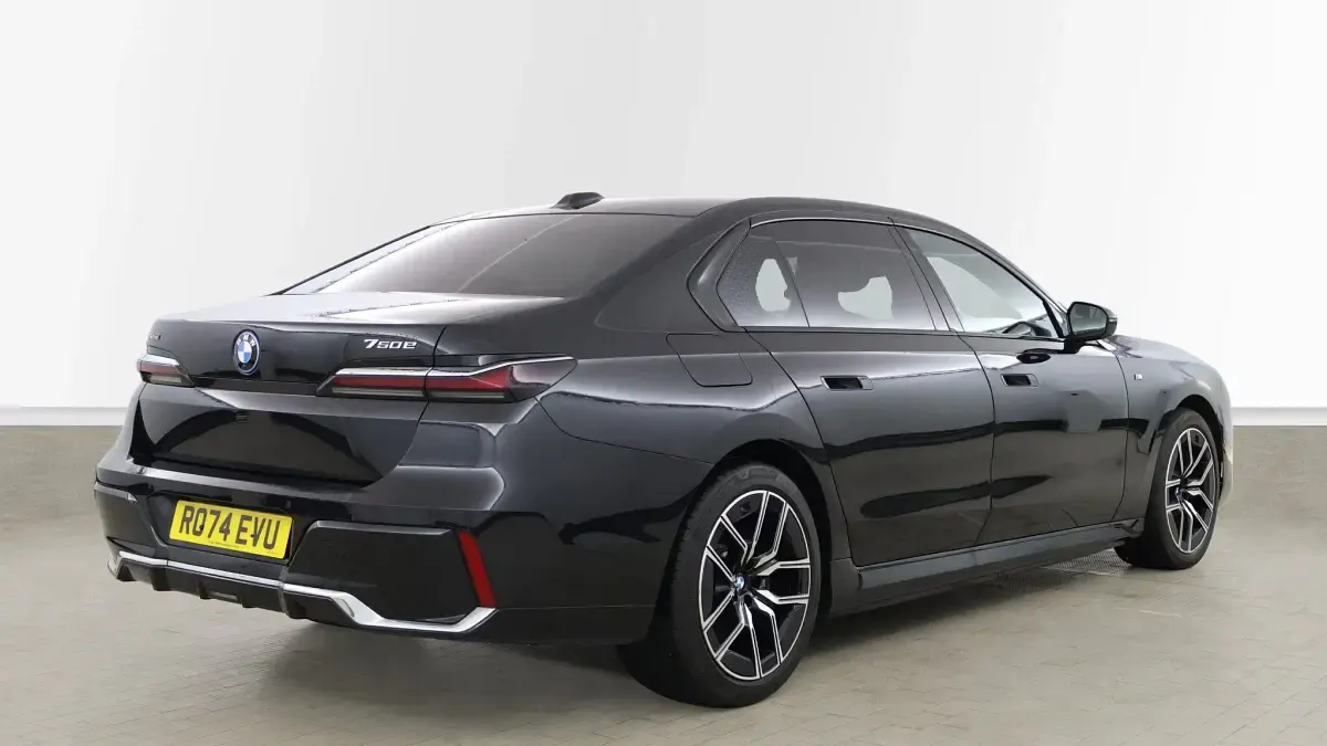 Usado BMW 750e M Sport 482 CV (354 kW) 2024 Negro Berlina