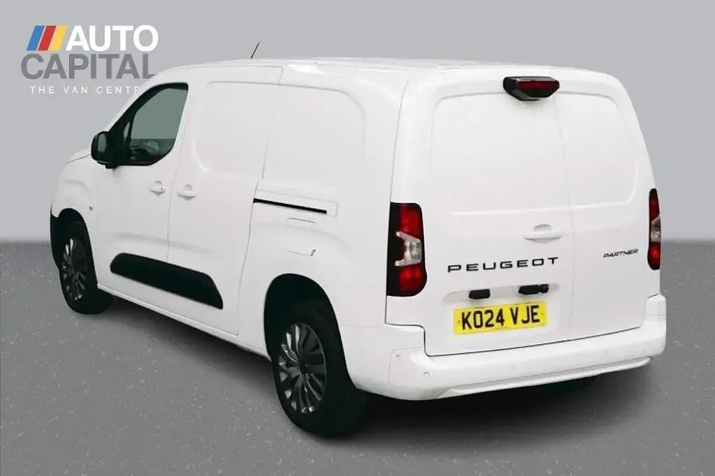 Used Peugeot Partner 100 HP (73 kW) 2024 White MPV