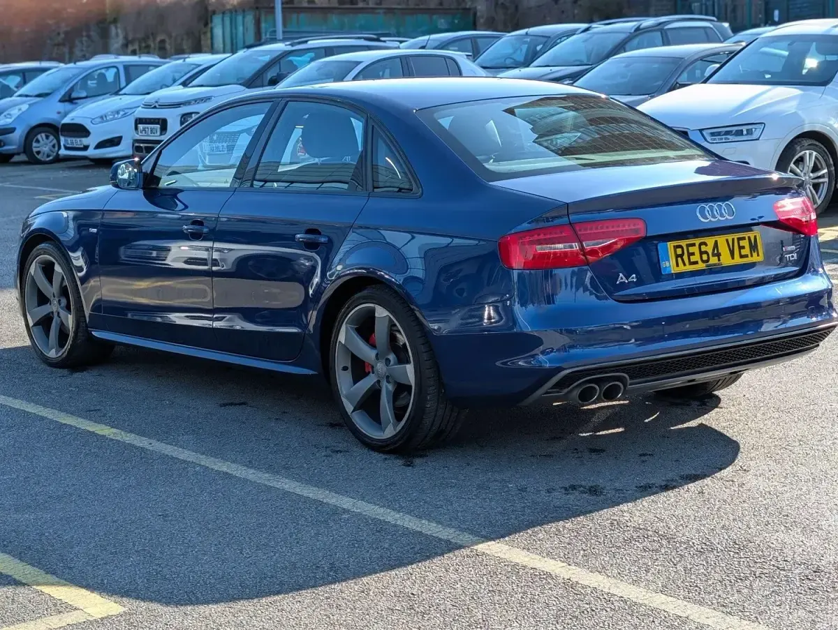 Used Audi A4 Black Edition 177 HP (130 kW) 2014 Blue Sedan