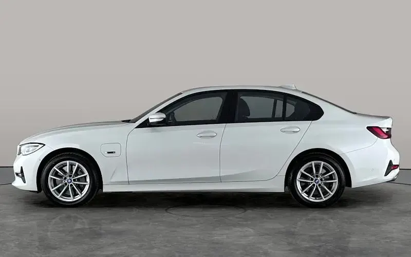 Used BMW 330e 292 HP (214 kW) 2022 White Sedan