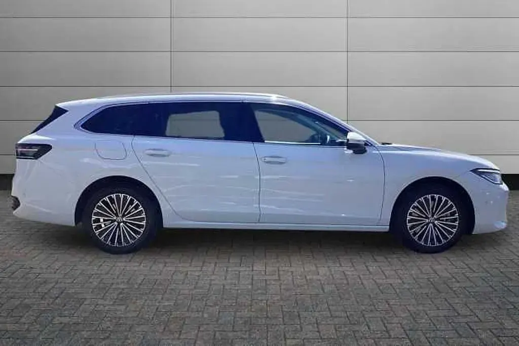 Usado VW Passat Elegance 204 HP (150 kW) 2025 Branco Carrinha