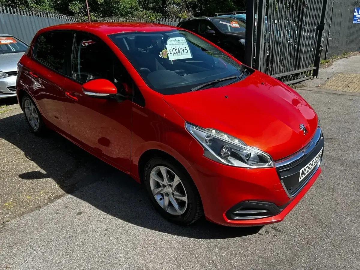 Used Peugeot 208 Active 68 HP (50 kW) 2015 Orange Hatchback