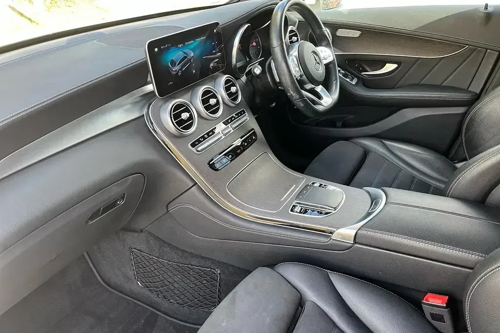 Used Mercedes GLC220 AMG line 194 HP (142 kW) 2019 White SUV