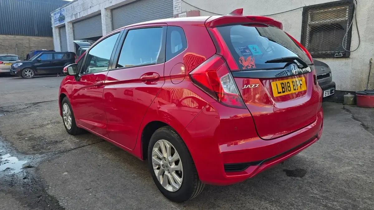 Used Honda Jazz SE 102 HP (75 kW) 2018 Red Hatchback