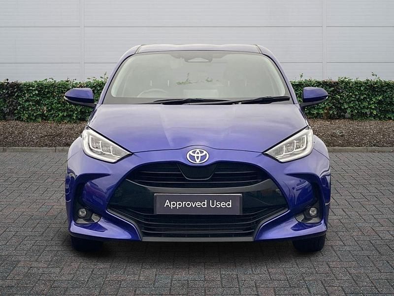 Used Toyota Yaris Hybrid Design 2024 Blue Hatchback