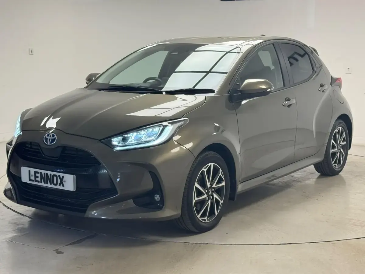 Used Toyota Yaris Design 116 HP (85 kW) 2022 Bronze Hatchback