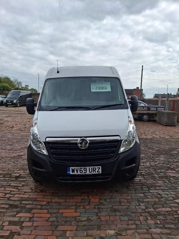 Used Vauxhall Movano 130 HP (95 kW) 2019 White MPV