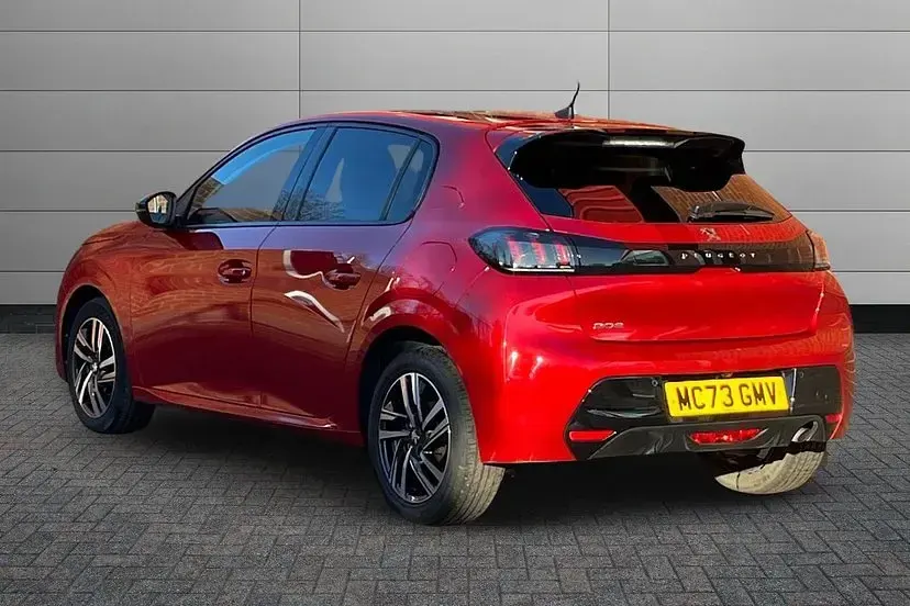 Used Peugeot 208 Allure+ 101 HP (74 kW) 2023 Red Hatchback