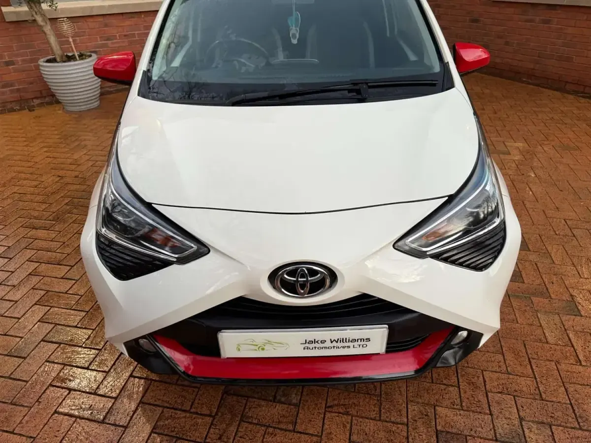 Used Toyota Aygo Trend 72 HP (52 kW) 2019 White Hatchback