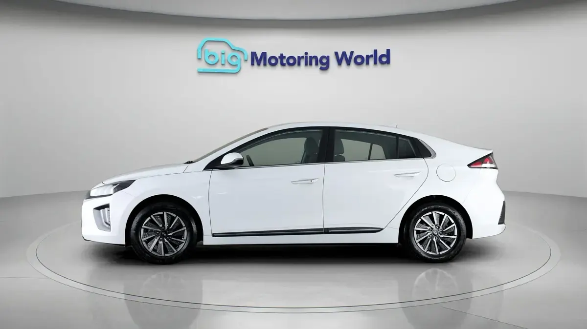 Used Hyundai Ioniq Premium 100 kW (136 HP) 2022 White Hatchback