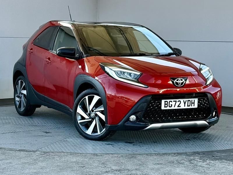 Used Toyota Aygo X 72 HP (52 kW) 2022 Red SUV