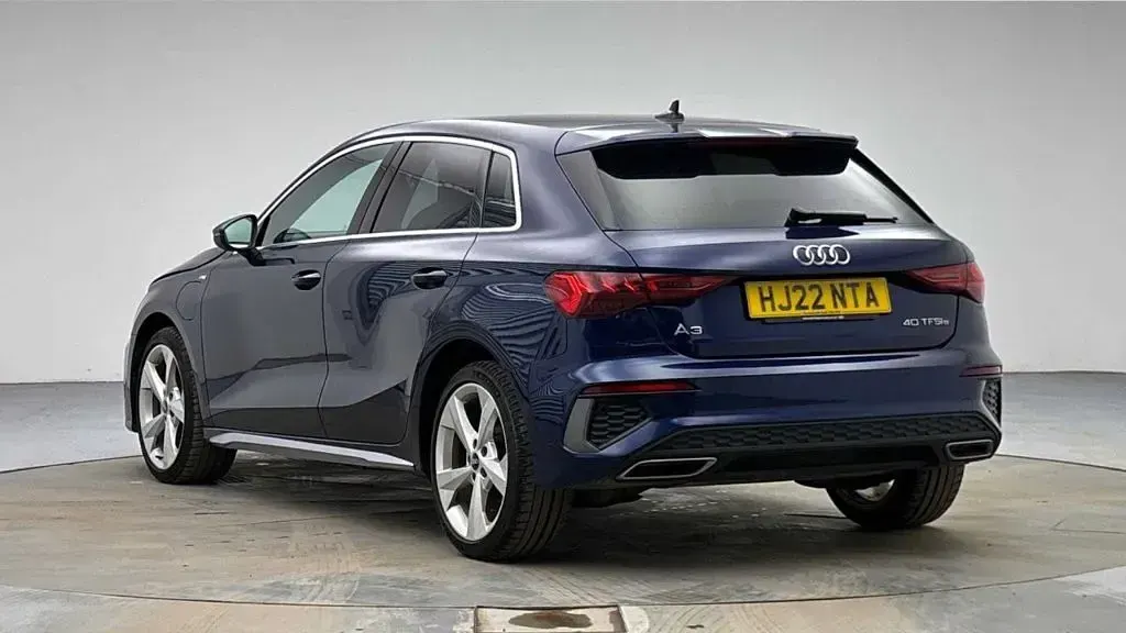 Used Audi A3 Sportback S-Line 204 HP (150 kW) 2022 Blue Hatchback
