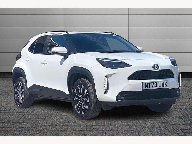 Pure white Used 2023 Toyota Yaris Cross Design SUV | £21,450 (Fair price) - Image 1/3