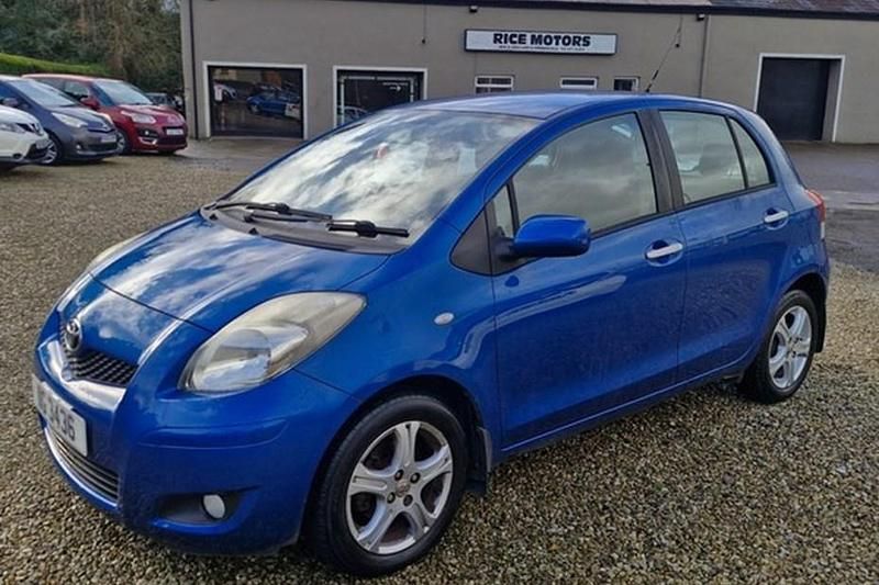 Used Toyota Yaris 101 HP (74 kW) 2010 Blue Hatchback