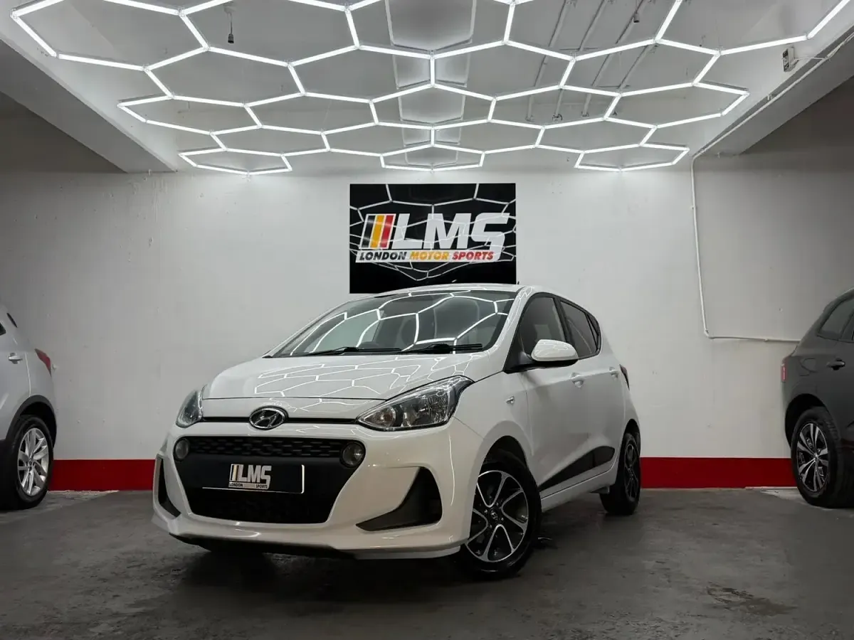 Used Hyundai i10 GO! 67 HP (49 kW) 2018 White Hatchback