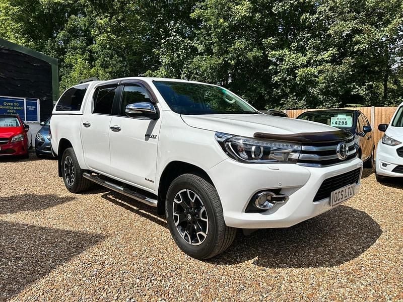 White Used 2017 Toyota HiLux Pickup | £18,995 (Fair price) - Image 1/4