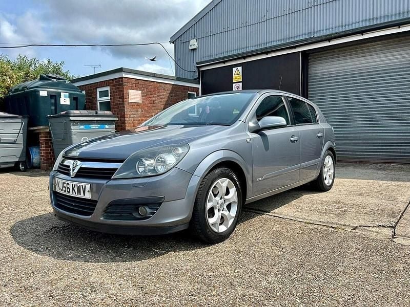 Grey Used 2006 Vauxhall Astra Hatchback | £1,495 (Fair price) - Image 1/4