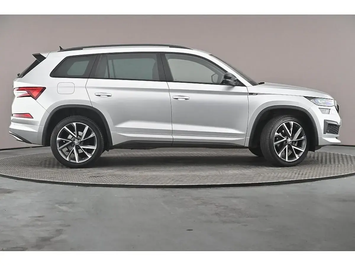 Used Skoda Kodiaq SportLine 150 HP (110 kW) 2023 Brilliant silver metallic SUV