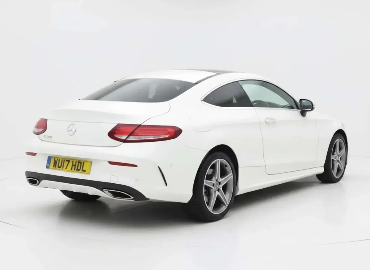 Usado Mercedes C300 AMG Line Premium Plus 2017 Blanco Coupe