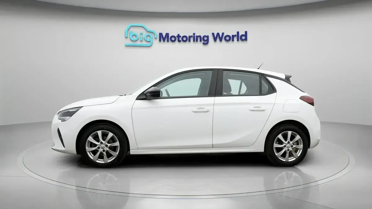 Second-hand Vauxhall Corsa Design Edition 75 CP (55 kW) 2022 Alb Hatchback