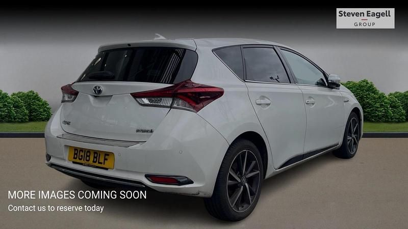 Used Toyota Auris Hybrid Design 2018 White Hatchback